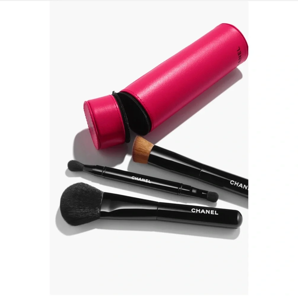 CHANEL | ✨LIMITED EDITION✨ Collection of 3 Essential Brushes in 143 - Diva